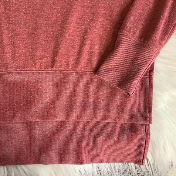 alo yoga • alolux glimpse long sleeve split tee - Picture 6 of 9